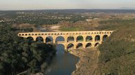 Genial konstruiert – Der Pont du Gard ist ein römischer Aquädukt im Süden Frankreichs. Er zählt zu einem der am besten erhaltenen Wasserkanäle aus der Römerzeit in Frankreich.