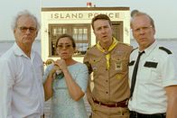 Moonrise Kingdom – Moonrise Kingdom Die Verfolger der Ausreisser: Bill Murray als Mr. Bishop, Frances McDormand als Mrs. Bishop, Edward Norton als Pfadiführer Ward, Bruce Willis als Captain Sharp