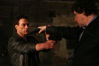 Until Death – Showdown zwischen Stowe (Jean-Claude Van Damme) und Callahan (Stehen Rea,r.).