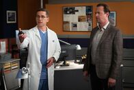 Navy CIS – Dr. Jimmy Palmer (Brian Dietzen, l.); Timothy McGee (Sean Murray, r.)