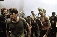 Apocalypse Now – Journalist (Dennis Hopper), Captain Benjamin Willard (Martin Sheen), Lance B. Johnson (Sam Bottoms), Lt. Richard M. Colby (Scott Glenn), Jay ‚Chef‘ Hicks (Frederic Forrest).