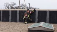 Chicago Fire – Chicago Fire Staffel 10 Folge 18 Einstieg übers Dach: Taylor Kinney als Kelly Severide