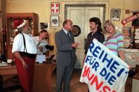 MA 2412 – L-R: Herr Claus (Karl Ferdinand Kratzl), Ing. Breitfuß (Roland Düringer), Obersenatsrat (Wolfgang Böck), Herr Weber (Alfred Dorfer), Frau Knackal (Monica Weinzettl)