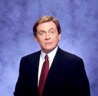 Die Nanny – Butler Niles (Daniel Davis).
