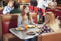 Young Sheldon – Raegan Revord (Missy Cooper), McKenna Grace (Paige Swanson).