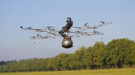 Welt der Zukunft – Der Prototyp des Volocopters bestand unter anderem aus einem herkömmlichen Sitzball.