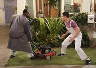 The Neighborhood – Calvin Butler (Cedric the Entertainer, l.); Dave Johnson (Max Greenfield, r.)