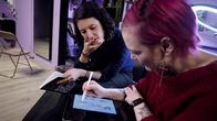 WeltWeit – Island: Tattoo-Artist Hertha entwirft eine einzigartige Bindrune für Reporterin Lena Hager.