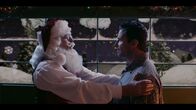 Santa in Training – Santa (Roberto Ecobar, l.); Eddie (Antonio Sabato Jr., r.)