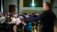 Tatort – In seinen Tagträumen hat Prof. Harald Götz (Peter Jordan) Gewaltfantasien.