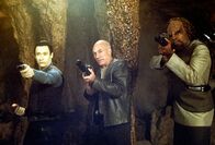 Star Trek - Der Aufstand – Entgegen aller Gesetze der Föderation setzten sich Captain Picard (Patrick Stewart, M.), Data (Brent Spiner, l.) und Lt. Commander Worf (Michael Dorn, r.) für den Planeten Ba'ku ein ...