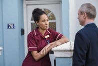 Detective Grace – DS Roy Grace (John Simm) fürchtet, dass die ebenfalls in den Unfall verwickelte Carly Chase (Ayesha Antoine) in Lebensgefahr schwebt.