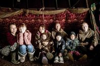 Sibirien: Eine Pipeline und die letzten Nomaden – Galina Serotetto (li.) und ihre Familie – sie sind Teil der Brigade Nr. 1.