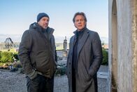 Der Alte – Josef Taler (Simon Zagermann, l.), der Gruppenleiter verschweigt wichtige Informationen gegenüber Caspar Bergmann (Thomas Heinze, r.).
