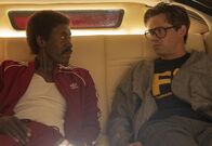 Black Monday – L-R: Mo Monroe (Don Cheadle), Blair Pfaff (Andrew Rannells)