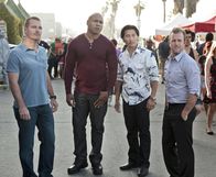 Navy CIS: L.A. – Gemeinsam ermitteln sie in einem Fall: Callen (Chris O'Donnell, l.), Sam (LL Cool J, 2.v.l.), Chin (Daniel Dae Kim, 2.v.r.) und Danny (Scott Caan, r.) ...