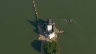 Der Rhein von oben – Die Burg Pfalzengrafenstein wurde als Wachposten auf einer Insel im Rhein errichtet. Sie sollte verhindern, dass die gegenüber gelegene Zollstelle in Kaub einfach umschifft wurde.