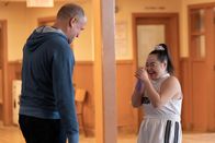 Champions – Marcus (Woody Harrelson, l.); Cosentino (Madison Tevlin, r.)