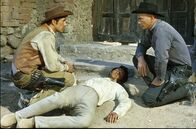 Die Rückkehr der glorreichen Sieben – Vin (Robert Fuller) und Chris (Yul Brynner)
