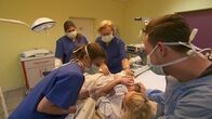 Klinik am Südring – Klinik am Südring: Echte Ärzte und Krankenschwestern gewähren einen Einblick in ihren spannenden Klinik-Alltag ...