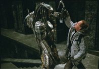 Alien vs. Predator – Predator and Charles Bishop Weyland (Lance Henriksen, r.)
