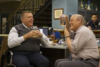 Brooklyn Nine-Nine – Scully (Joel McKinnon Miller, l.); Hitchcock (Dirk Blocker, r.)