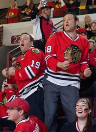 Dickste Freunde – Dickste Freunde teilen sich auch den Hockeyclub: Kevin James als Nick, Vince Vaughn als Ronny (Copyright SRF/Universal Pictures)