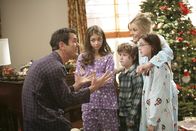 Modern Family – L-R: Phil Dunphy (Ty Burrell), Haley Dunphy (Sarah Hyland), Luke Dunphy (Nolan Gould), Claire Dunphy (Julie Bowen), Alex Dunphy (Ariel Winter)