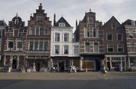 Stadt Land Kunst – Im Goldenen Zeitalter der Niederlande erstrahlte die Stadt Delft zwischen blumengeschmückten Kanälen und Giebelhäusern.