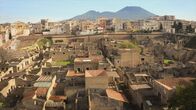 Schätze des Römischen Reichs – Luftaufnahme der Überreste der antiken Stadt Herculaneum. (Credit: Ministero Della Cultura - Parco Archeologico di Ercolano (Ministerium für Kultur - Archäologischer Park von Herculaneum)