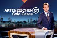 Aktenzeichen XY ... ungelöst – Moderator Rudi Cerne im Studio.