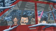 Bob's Burgers – Da der von Linda gekaufte Weihnachtsbaum längst wieder eingegangen ist, müssen die Belchers schnellstmöglich einen neuen Baum auftreiben. Auf ihrer Tour treffen sie auf einen miesgelaunten Lastwagenfahrer für Zuckerstangen, welcher versucht, ihnen Angst einzujagen: Bob (2.v.l.), Linda (l.), Louise (2.v.r.), Gene (r.) und Tina (M.) ...