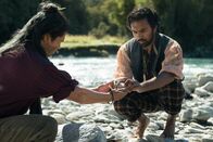 The Luminaries – Te Rau Tauwhare (Richard Te Are, l.); Emery Staines (Himesh Patel, r.)