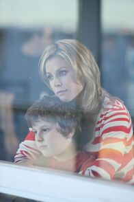 Modern Family – v.li.: Luke Dunphy (Nolan Gould), Claire Dunphy (Julie Bowen)