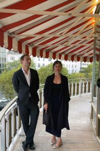 Im Rausch der Blumen – Sie sind die neuen Stars am Himmel der Floristik: Amandine Cheveau und Jean-Christian Pullin schaffen für die Mode- und Kunstbranche hochästhetische florale Skulpturen.