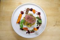Kochs anders – Das Hauptgericht von Spitzenkoch Ali Güngörmüs: Rumpsteak mit Bratkartoffeln.