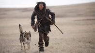 Alpha – Gemeinsame Jagd: Kodi Smit-McPhee als Keda