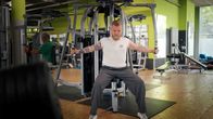 Die Ernährungs-Docs – Beim Pumpen schlägt der Reflux zu: Sören L. macht regelmäßig Bodybuildung, wenn er sich an den Geräten ins Zeug legt, muss er immer wieder aufstoßen.