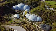 Geniale Bauwerke der Geschichte – Unter den Kuppeln des "Eden Project" im englischen Cornwall wachsen tropische und subtropische Pflanzen.
