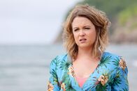 Death in Paradise – moderatorin der Urlaubssendung "Hot Spots".