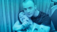 Code 7500 – Daniel (Paul Wollin) hat Gökçe (Aylin Tezel) in seine Gewalt gebracht und versucht, das Öffnen der Cockpittür zu erzwingen.