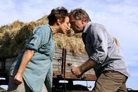 Rindvieh à la carte – Bei der bodenständigen Frieda (Muriel Baumeister, li.) bekommt der erfolgsverwöhnte Starkoch Felix (Bernhard Schir, re.) heftigen Gegenwind zu spüren. Weiteres Bildmaterial finden Sie unter www.br-foto.de.