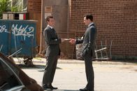Suits – Harvey (Gabriel Macht, r.) will sich von Travis Tanner (Eric Close, l.) nicht provozieren lassen – doch der skrupellose Anwalt greift zu unlauteren Mitteln, um die Oberhand zu gewinnen.