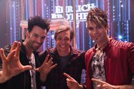 Checker Tobi – Tobi (Mitte) besucht die weltberühmten Ehrlich Brothers bei ihrer Show in Ingolstadt.