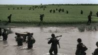 Apokalypse: Der Kalte Krieg – Vietnam - Nach einem euphorischen Empfang durch die französischen Siedler leiden die französischen Truppen unter der brütenden Hitze, Wolken von Moskitos und giftigen Insekten. (ECPAD)