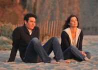 How I Met Your Mother – Emotionale Momente entstehen bei Ted (Josh Radnor, l.) und Robin (Cobie Smulders, r.), als sie sich über ihre vergangenen Beziehungen unterhalten ...