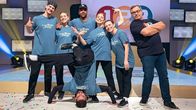 1, 2 oder 3 – Die Coaches aus der "Flying Steps Academy" bringen heute mit ihrer Performance das Studio zum Funkeln.