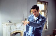 Cable Guy - Die Nervensäge – Chip Douglas (Jim Carrey) ist Kabelmann und repariert Fernsehanschlüsse. Mit seiner besitzergreifenden Art erzwingt Chip eine Freundschaft mit einem Kunden.