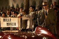 Ferrari – Adam Driver als Enzo Ferrari (r.)