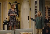 Last Man Standing – Kyle (Christoph Sanders, l.); Vanessa (Nancy Travis, r.)